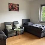Komfortable Einf Haus 5 Pers Einzelzi-max 9 Pers Feriehus Bremen
